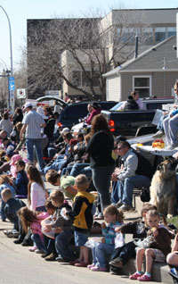 Spectators at the Black Gold Rodeo Parade